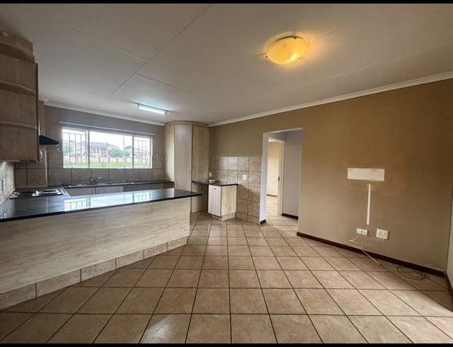 2 BEDROOM APARTMENT FOR SALE IN FLORIDA GLEN